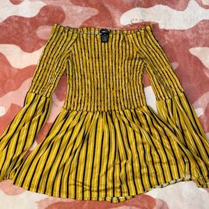 Rue21 sinched/flowy top size M